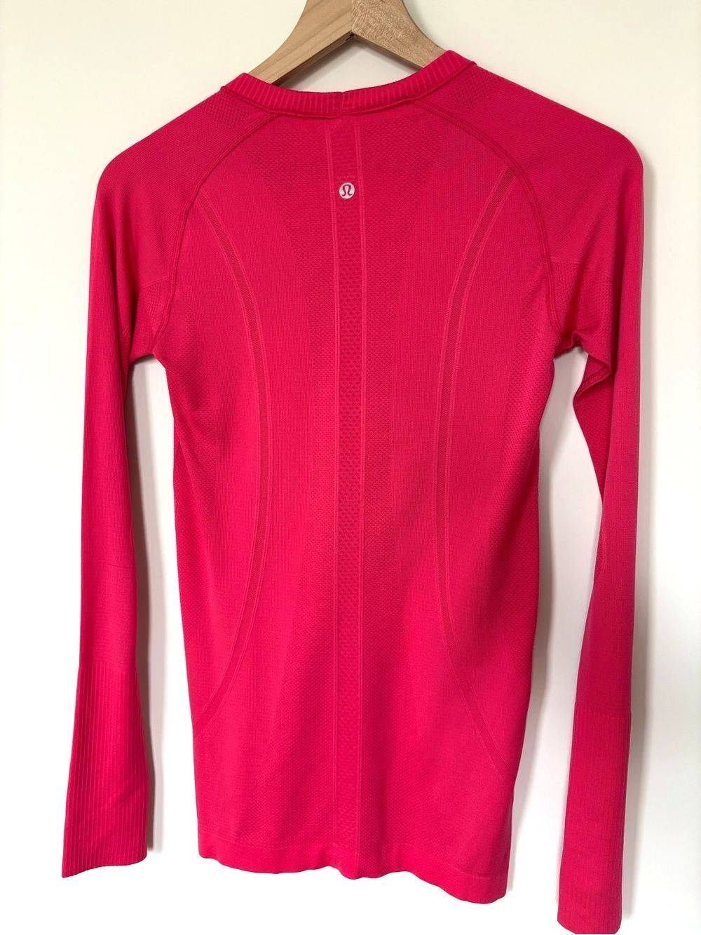 Lululemon Hot Pink Long Sleeve Workout Running Top With Thumb Holes Size 6 - Picture 3 of 5